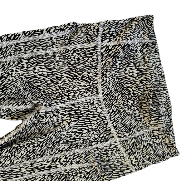 Athleta Ultimate Stash Textured 7/8 tight - Picture 7 of 8